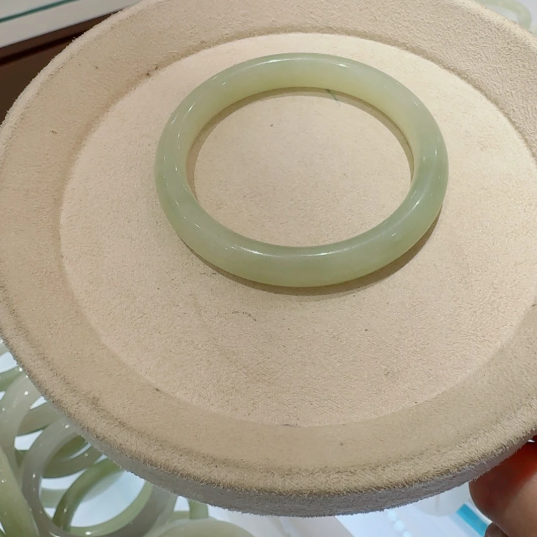 未镶嵌手镯和田玉（糖玉）