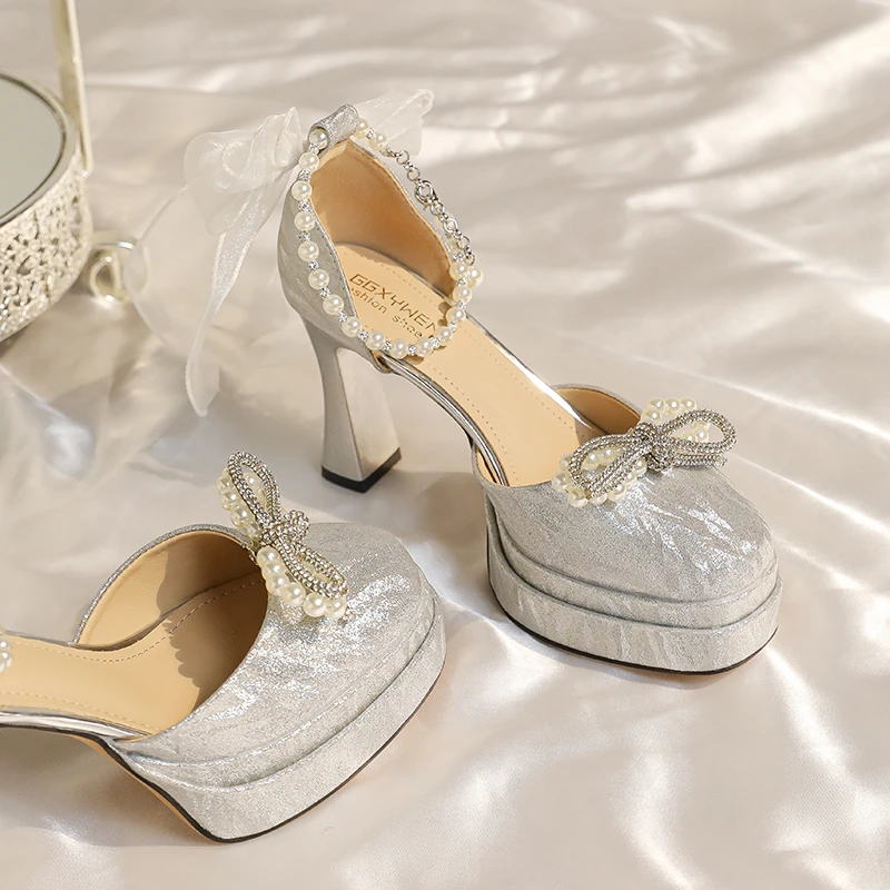 主婚鞋新娘禾秀婚纱防水台粗跟不累脚仙女风银色绝美高跟鞋成人礼