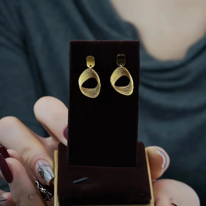 铜合金耳饰 复古轻奢黄色耳环女简约精致设计高级感