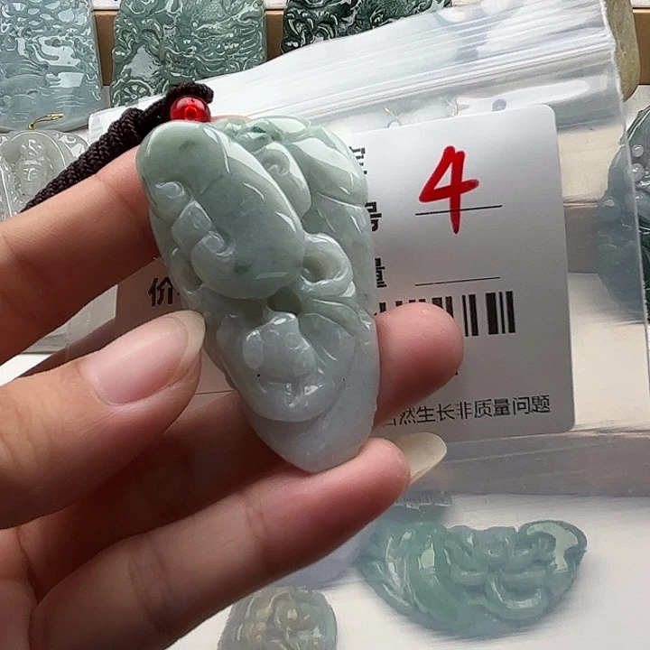 翡翠未镶嵌颈饰挂件