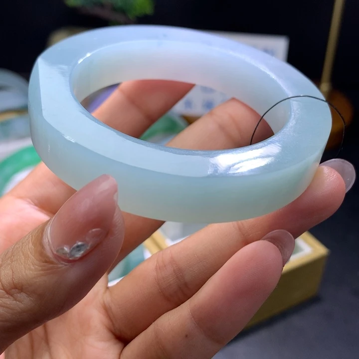 未镶嵌翡翠手镯定制翡翠