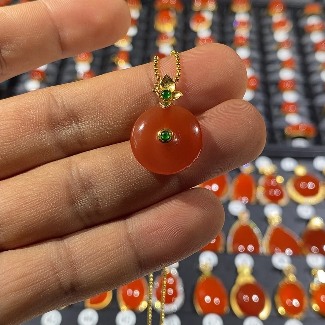 颈饰18K金镶嵌南红玛瑙