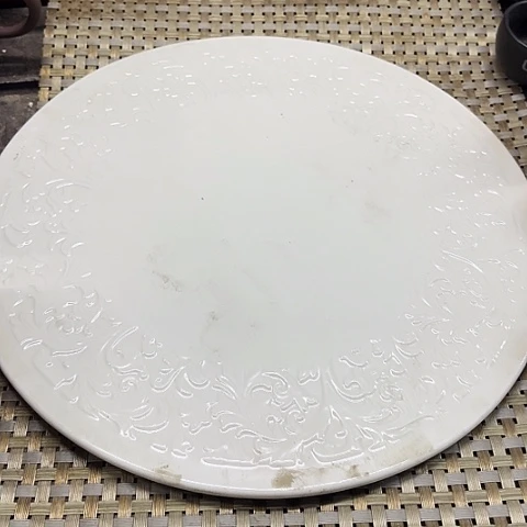 微瑕，不能明火，口径29浮雕菜板一个