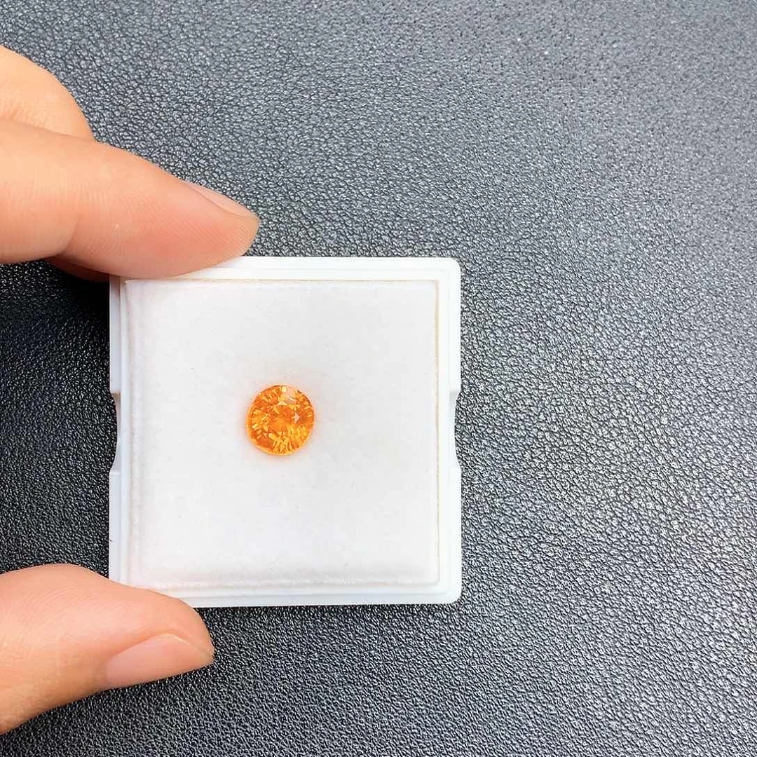 石榴石（芬达石）汽水色芬达未镶嵌3.21克拉