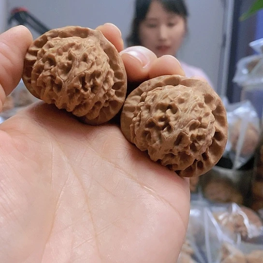 【闪购商品】把件文玩核桃43红皮桃心宫灯