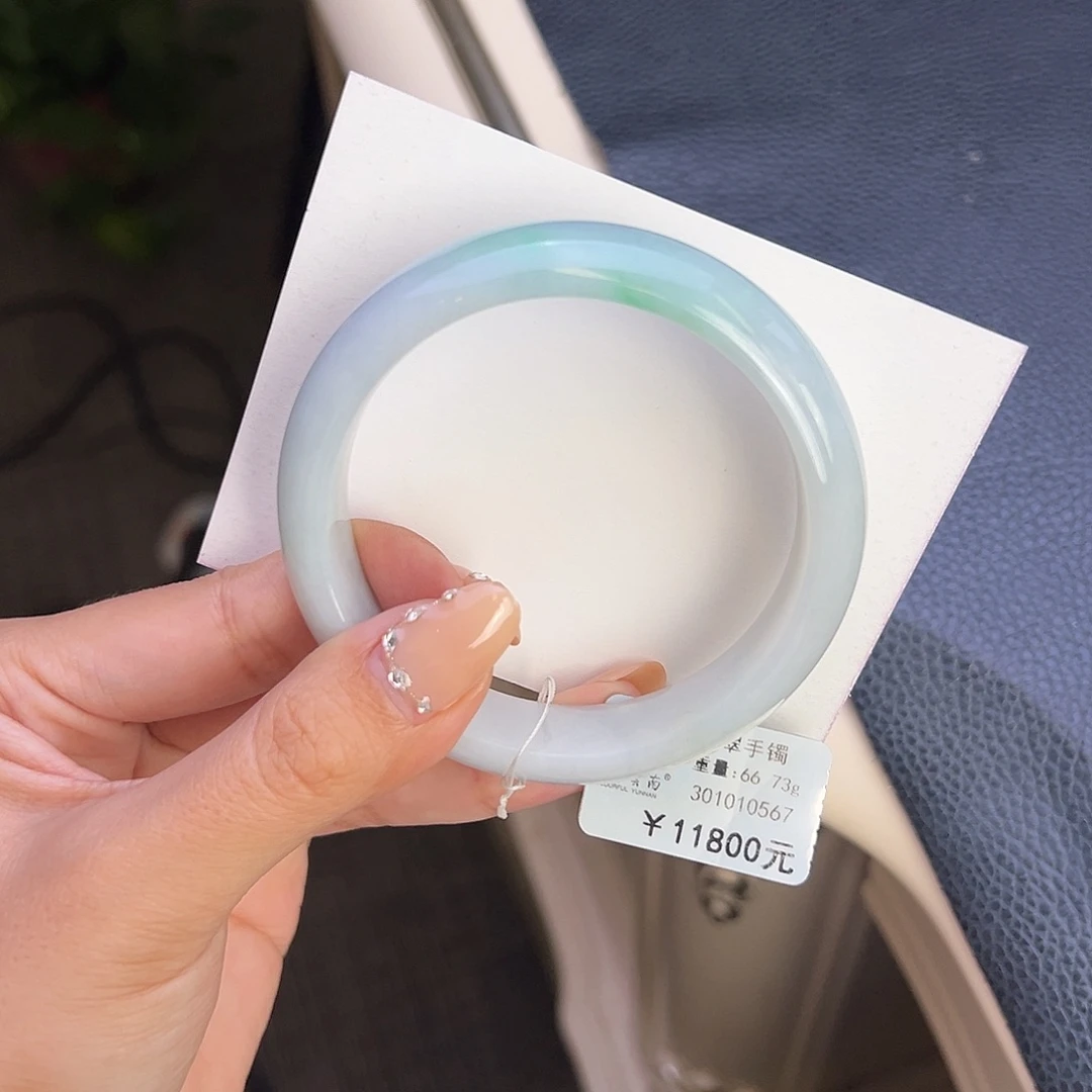 翡翠未镶嵌手镯56.8宽版飘绿