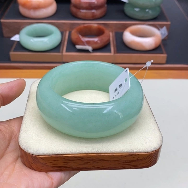 未镶嵌手镯石英质玉