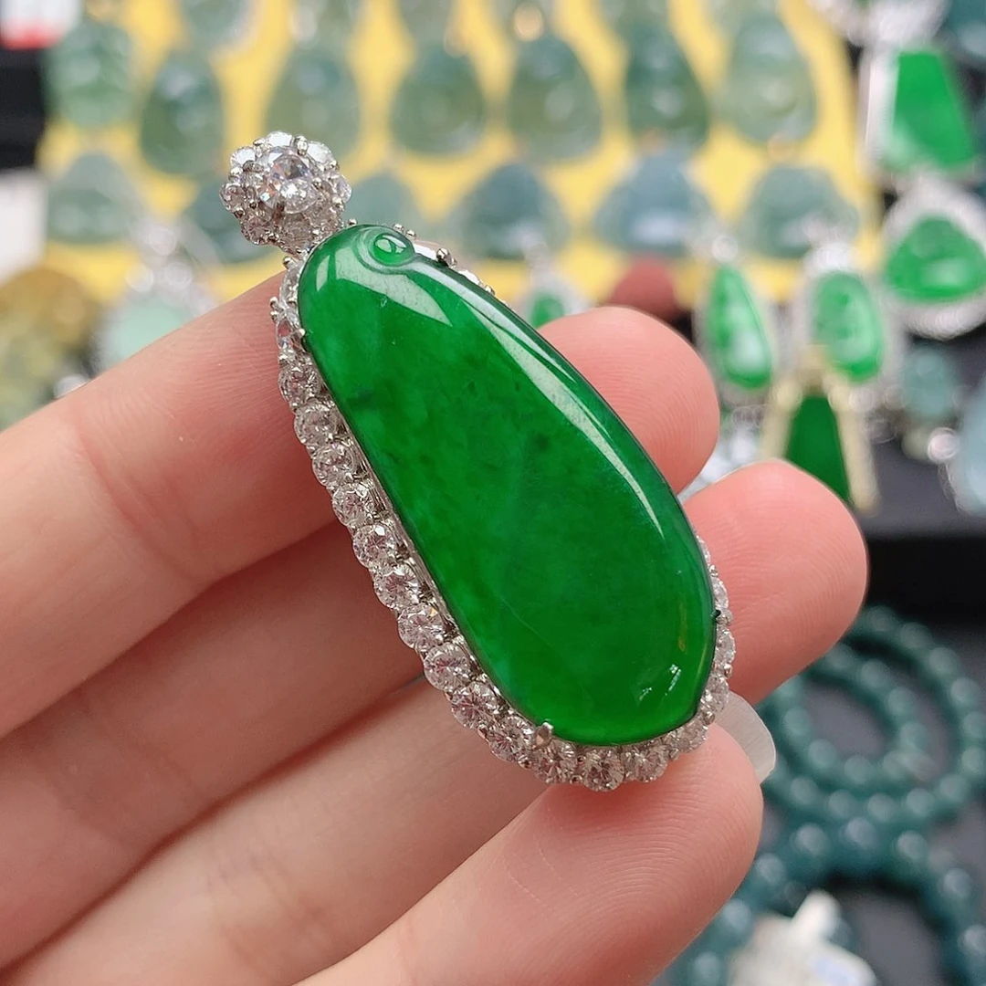 翡翠颈饰未镶嵌禾*苗吊坠