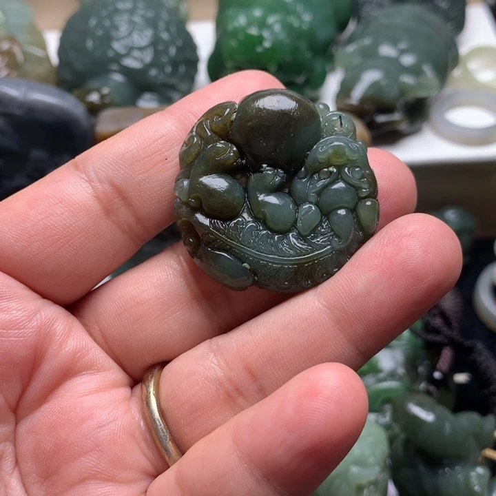 和田玉未镶嵌颈饰