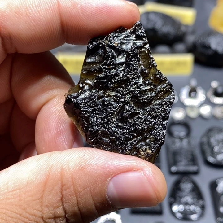 非金属雷公墨玻璃陨