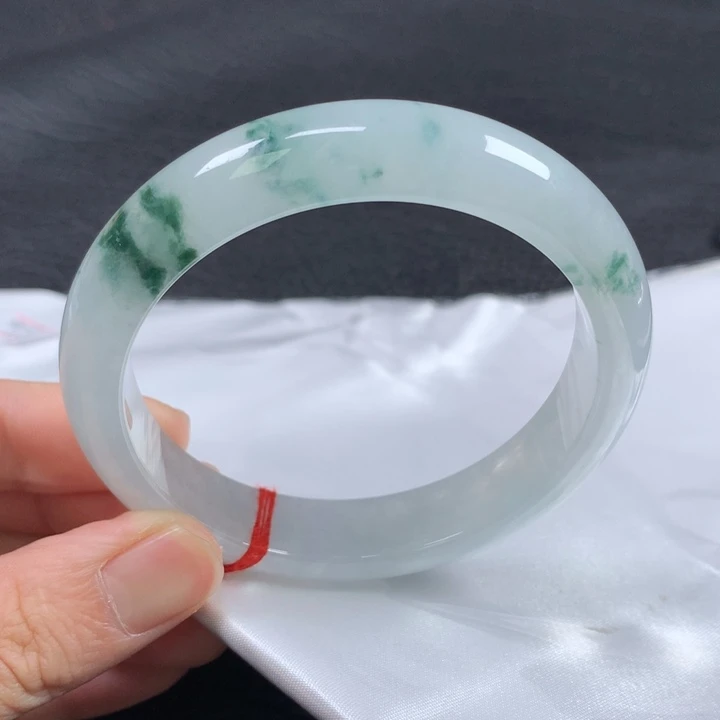 翡翠未镶嵌手镯