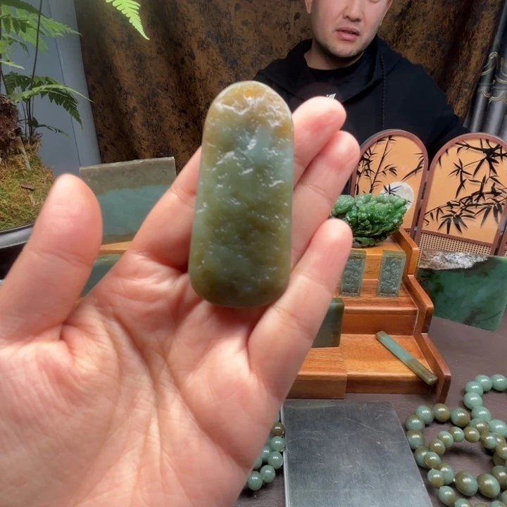 和田玉（糖玉）未镶嵌吊坠(不含链)满皮无事牌