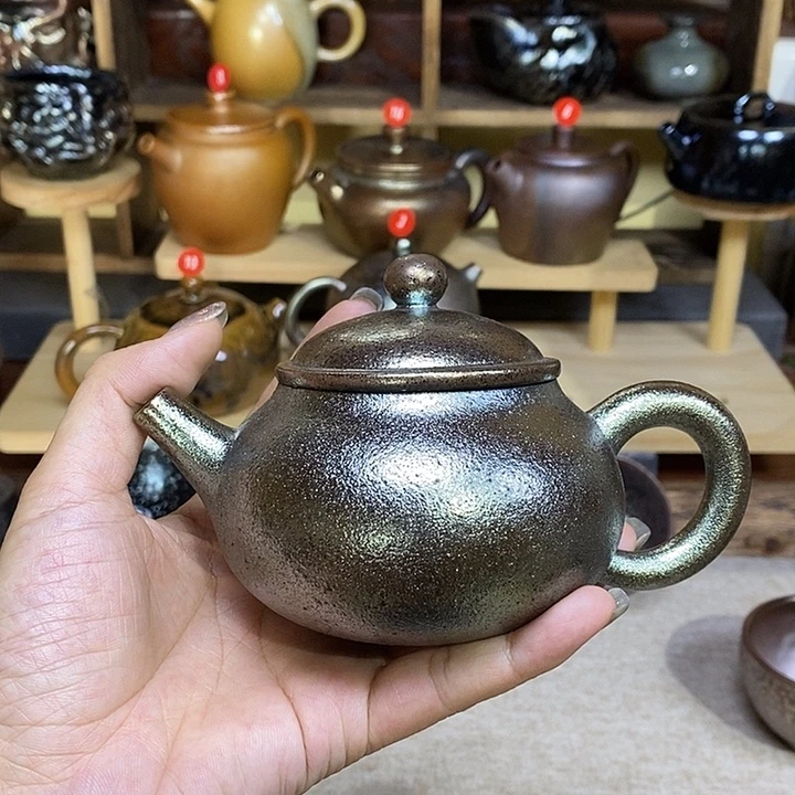 随****云南建水柴烧金色荣天壶