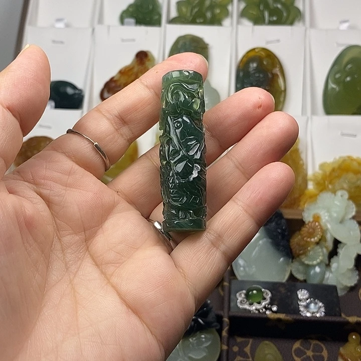 蛇纹石玉未镶嵌颈饰