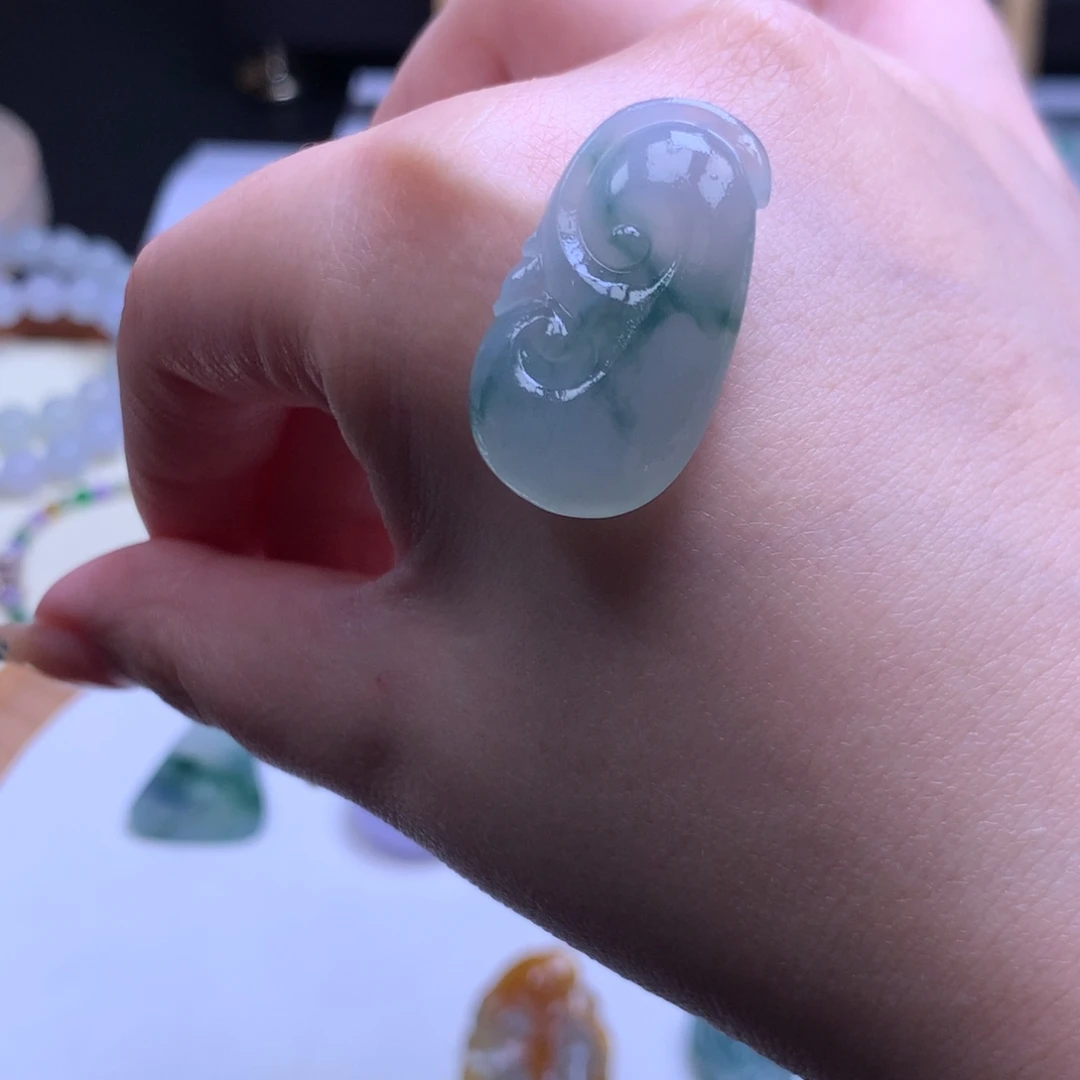 定制翡翠未镶嵌如意
