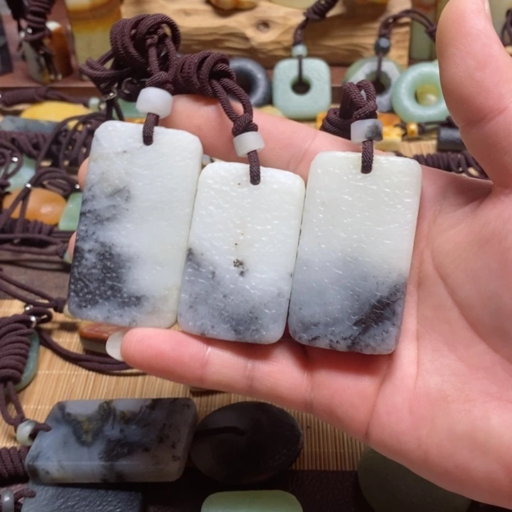 蛇纹石玉挂件未镶嵌付*