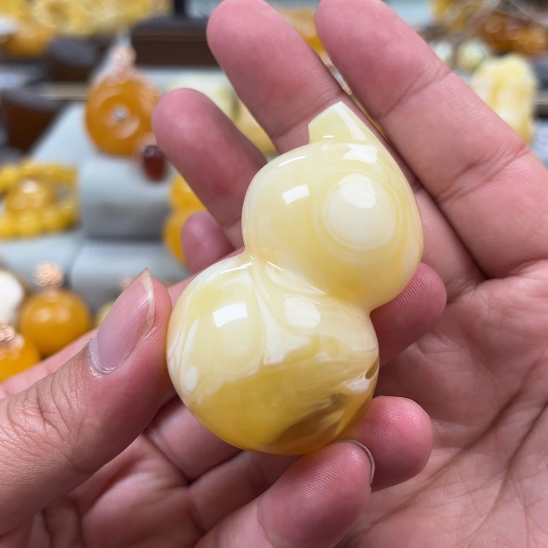 蜜蜡未镶嵌珠宝奇石