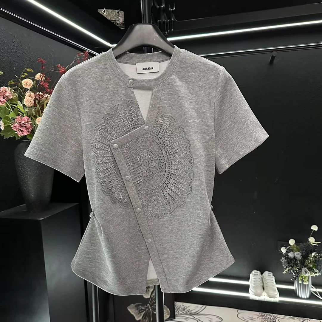 2025夏季新款新中式复古刺绣短袖女设计感减龄休闲正肩显瘦上衣