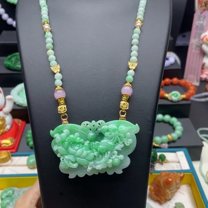 翡翠未镶嵌颈饰翡翠蝴蝶