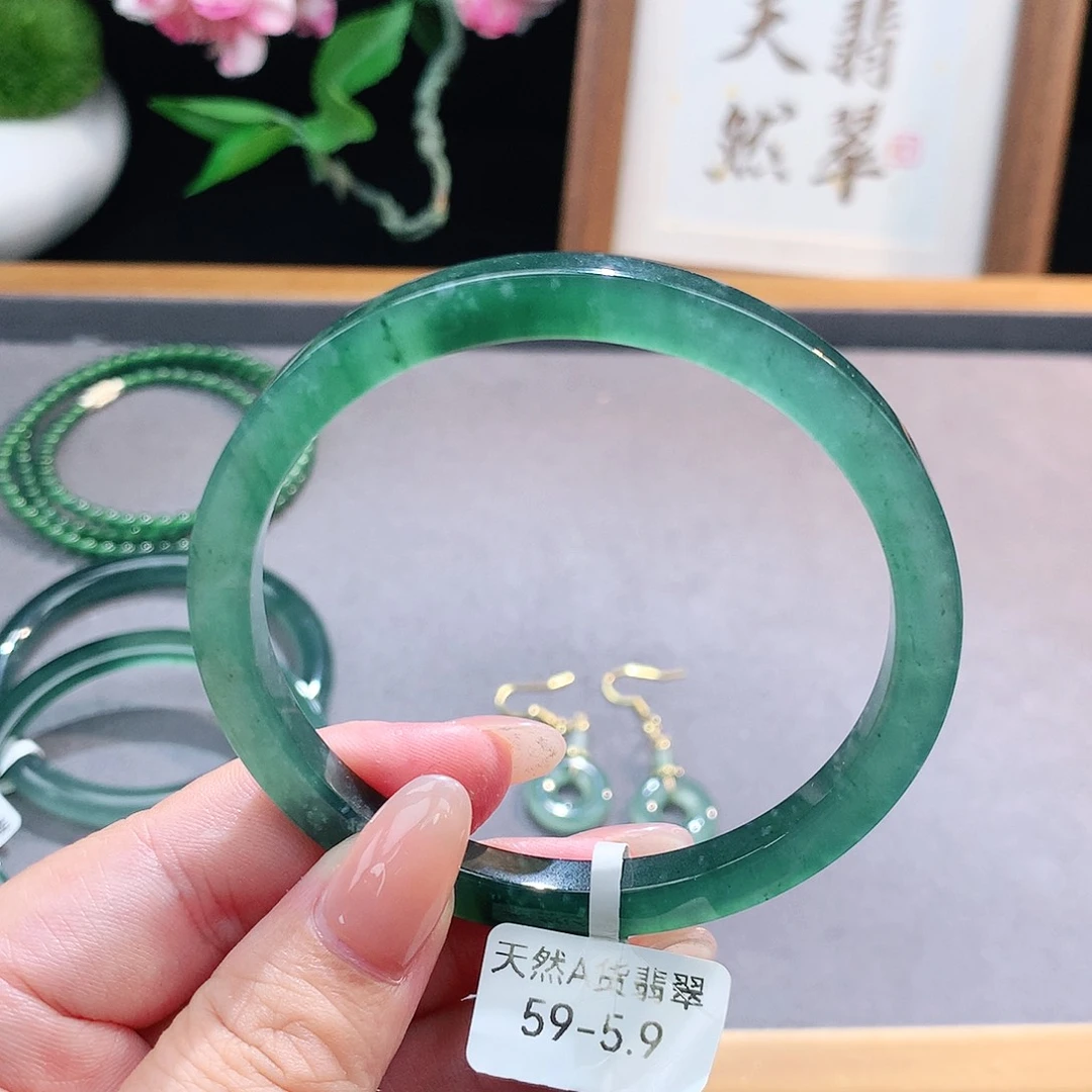 未镶嵌手镯（圆镯）翡翠