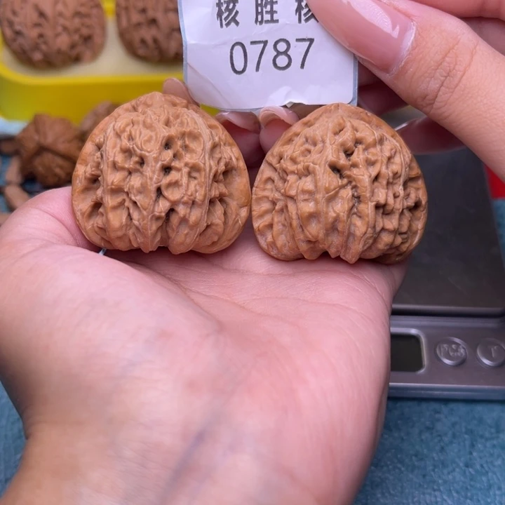 把件文玩核桃三角白41.0787