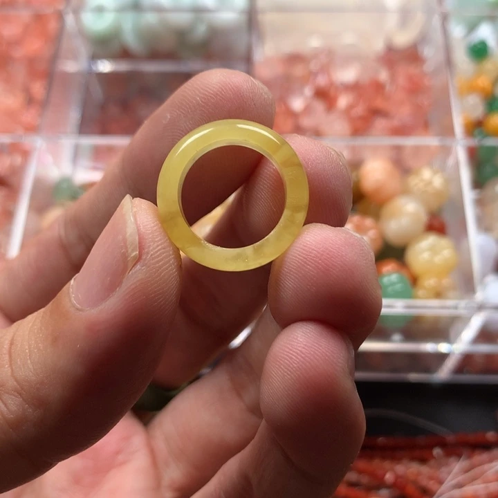 南红玛瑙未镶嵌颈饰雅*