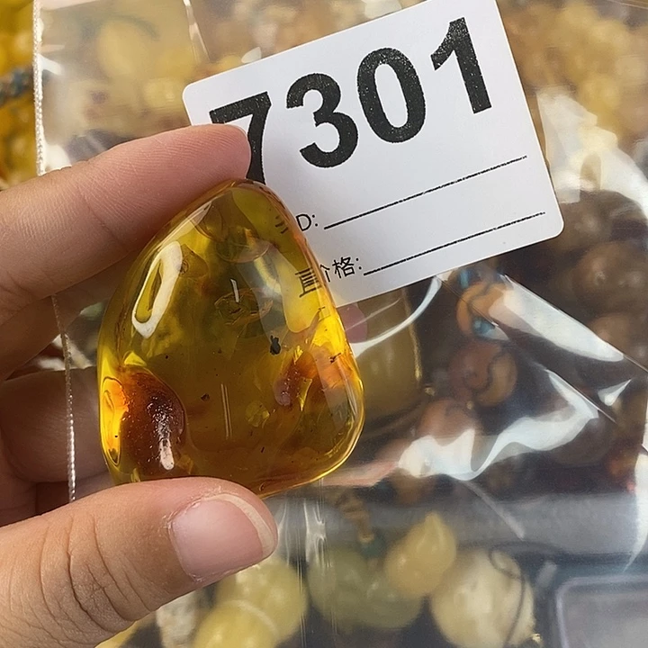 蜜蜡未镶嵌珠宝奇石