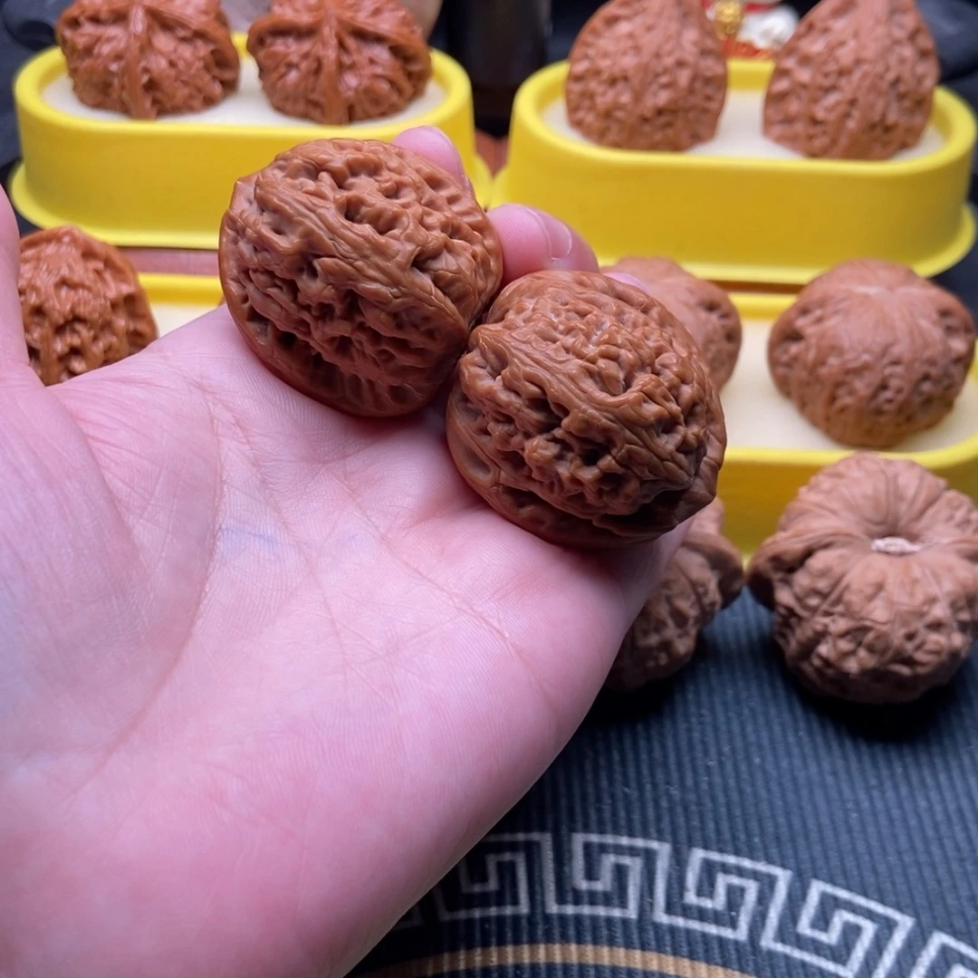 文玩核桃吊坠红锦鲤