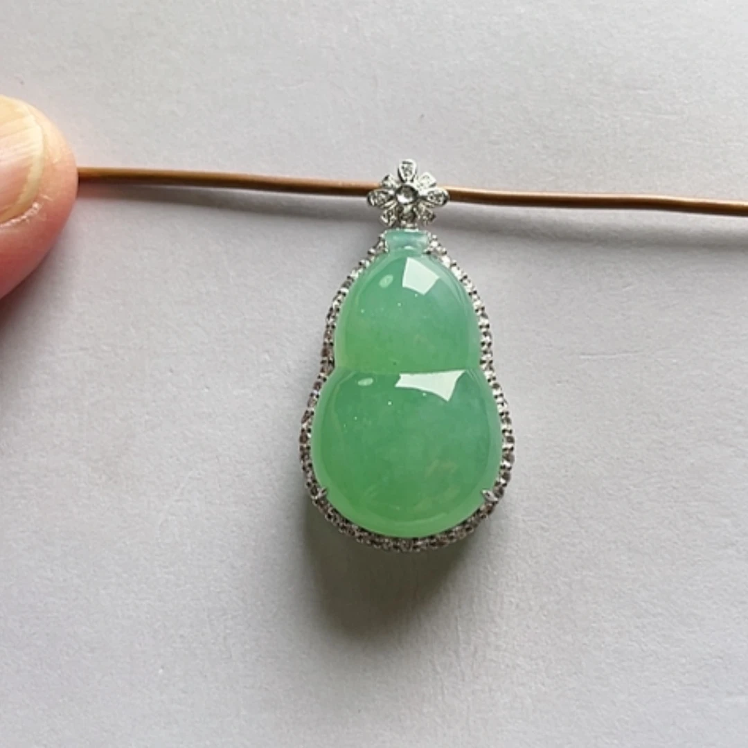 【闪购商品】吊坠(不含链)18K金镶嵌翡翠