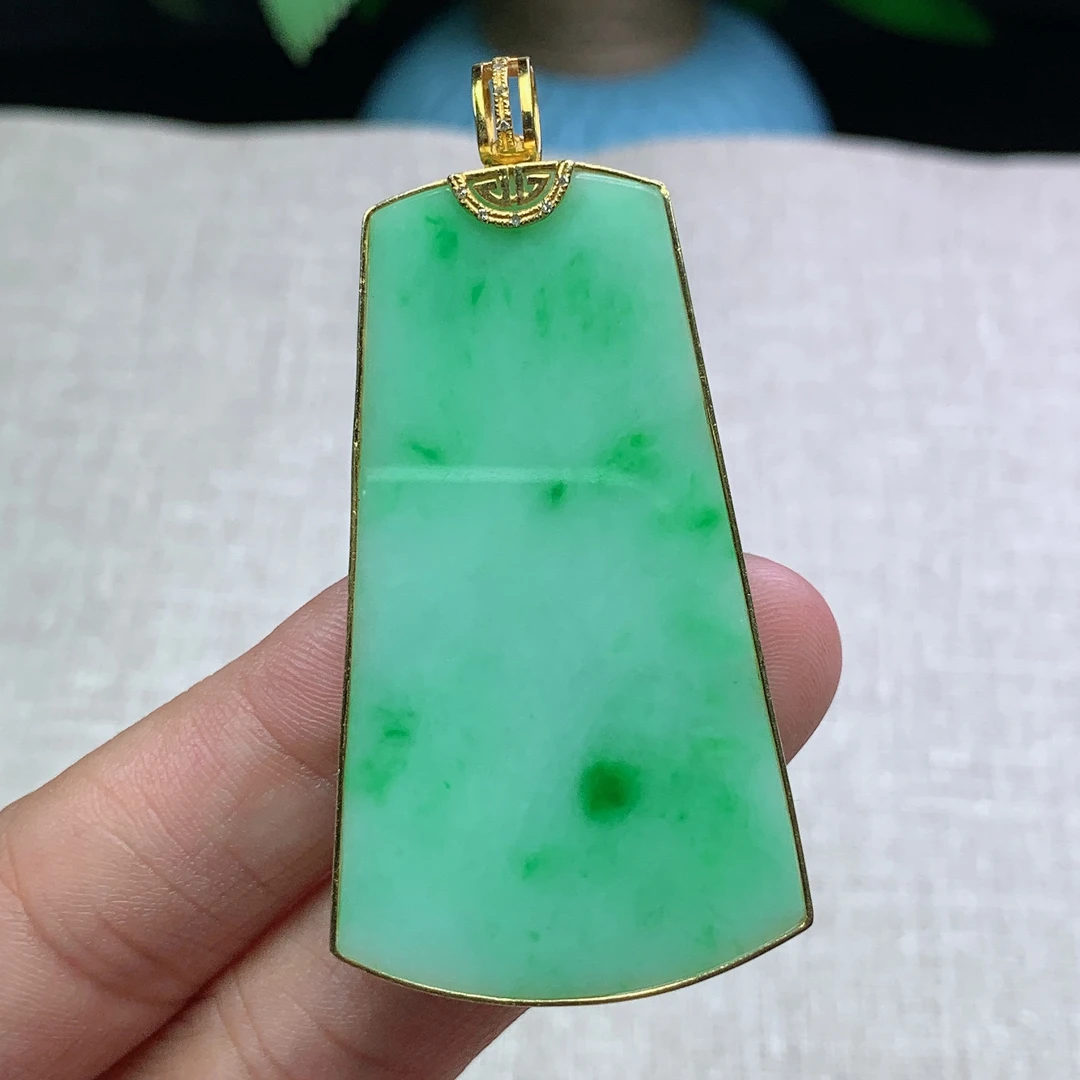 x缅甸天然翡翠A货61.6-30.8-5.4玉石18k金镶嵌飘阳绿无事牌吊坠