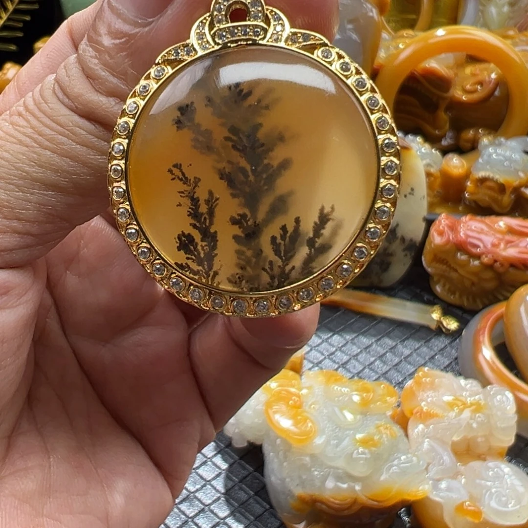 石英质玉未镶嵌颈饰