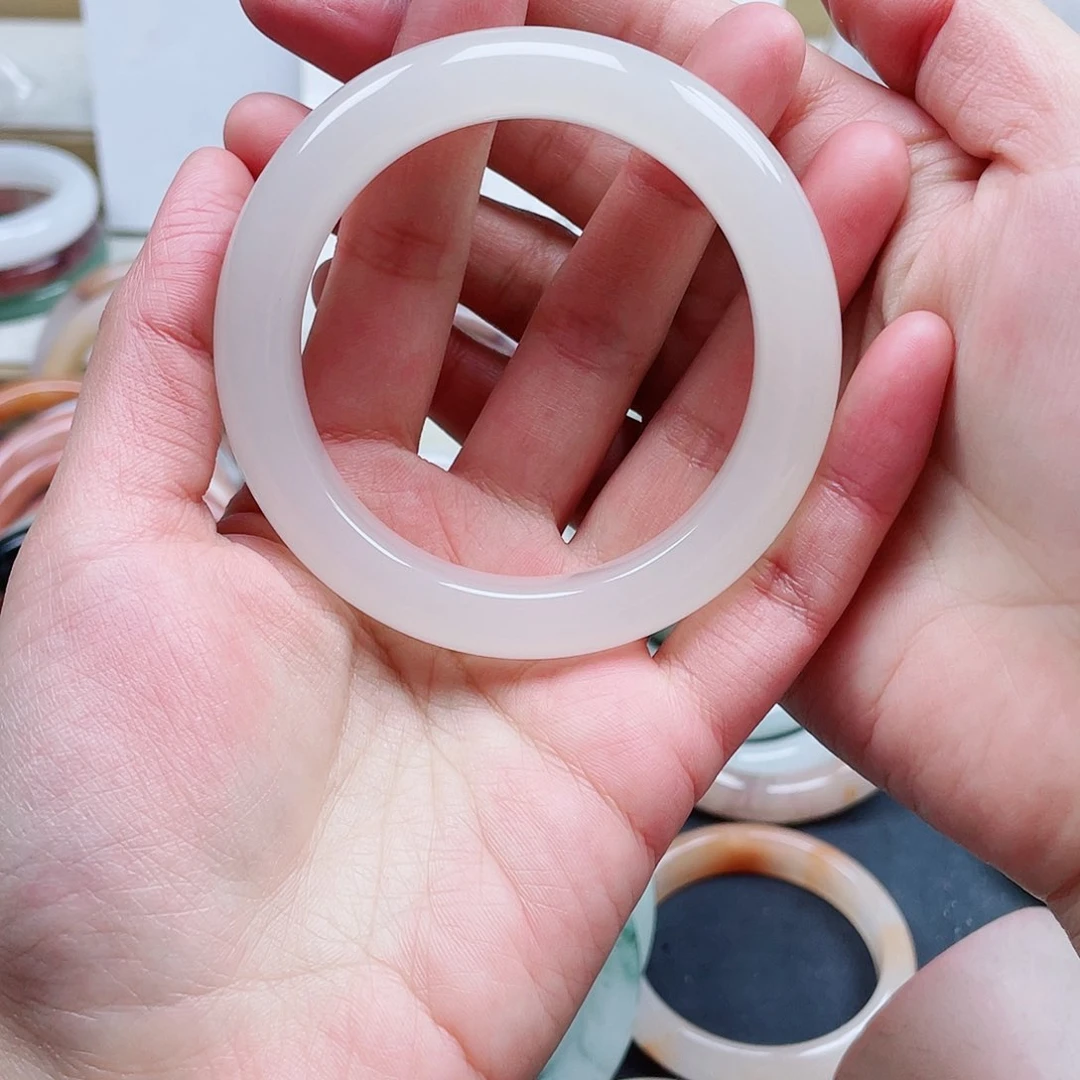 石英质玉手镯未镶嵌