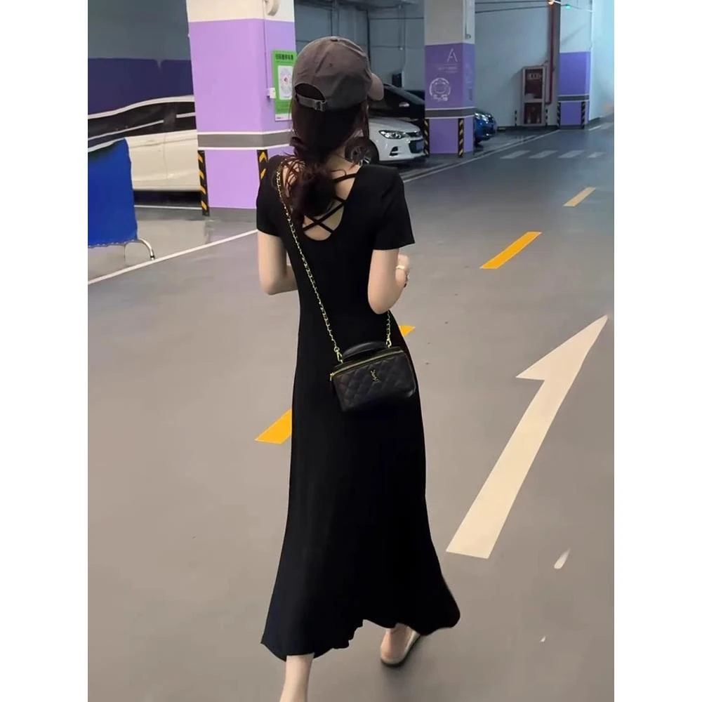 韩系后背镂空黑色U领连衣裙女夏季设计感收腰显瘦短袖打底长裙