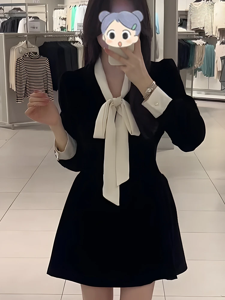 法式赫本风蝴蝶结系带连衣裙子女秋冬2025新款收腰显瘦气质小黑裙