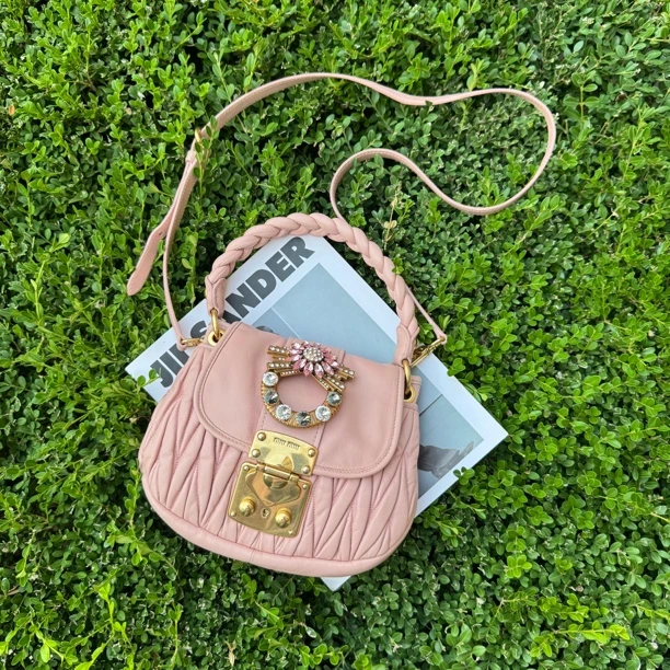 95新 MIU MIU/缪缪 粉色太阳花钻扣褶皱元宝包南瓜包