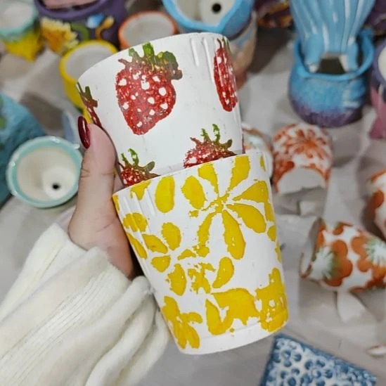 当场拍满15元发货不凑不发，花盆盆口不方不圆有针孔黑点是正常的，