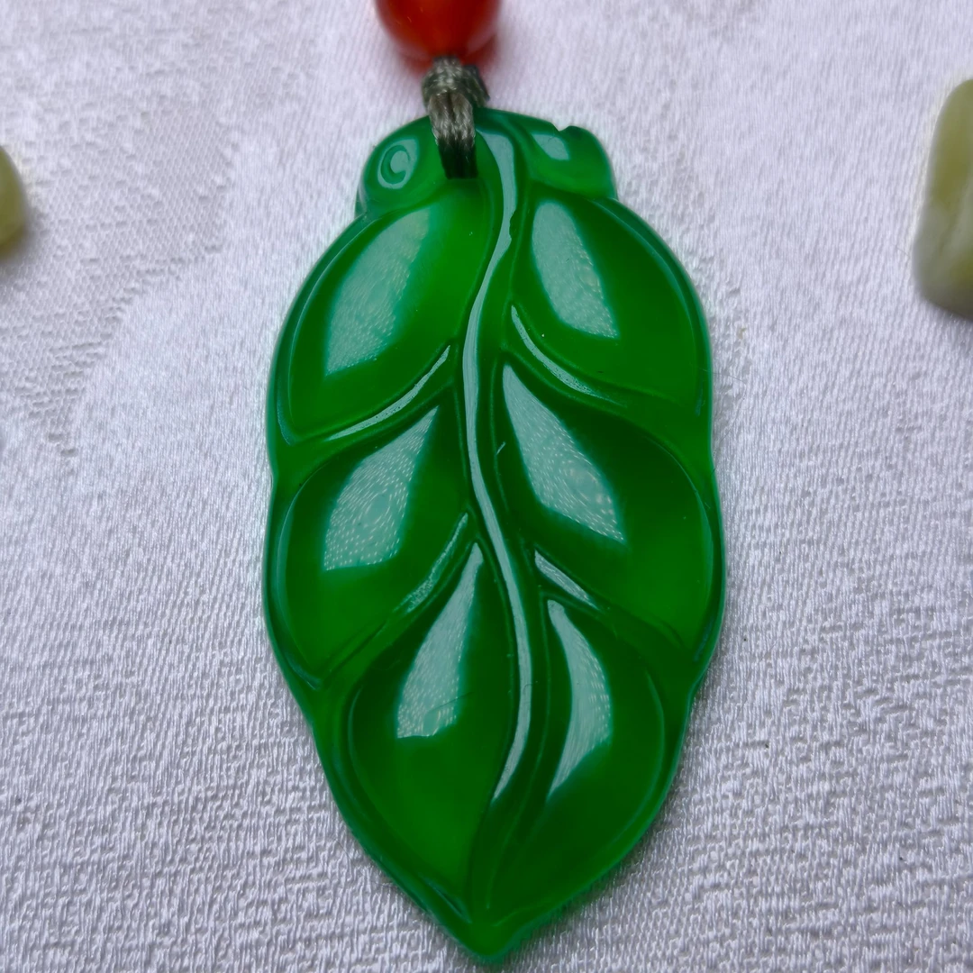 时尚满绿玛瑙树叶吊坠/HGQ-MNDZ-162（多样性发货）