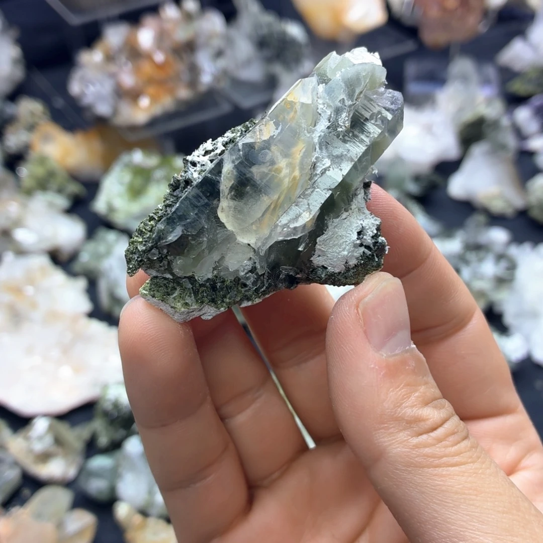 石材被绿帘温暖的兔毛