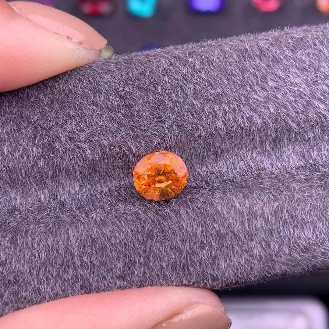 石榴石（芬达石）珠宝半成品未镶嵌1.76ct精品芬达石