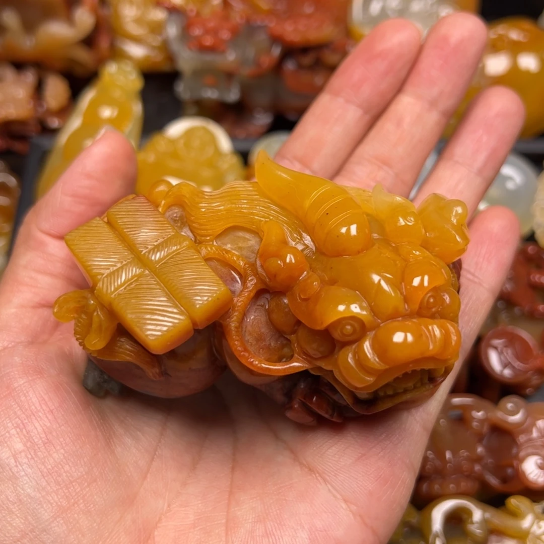 石英质玉（黄龙玉）未镶嵌颈饰