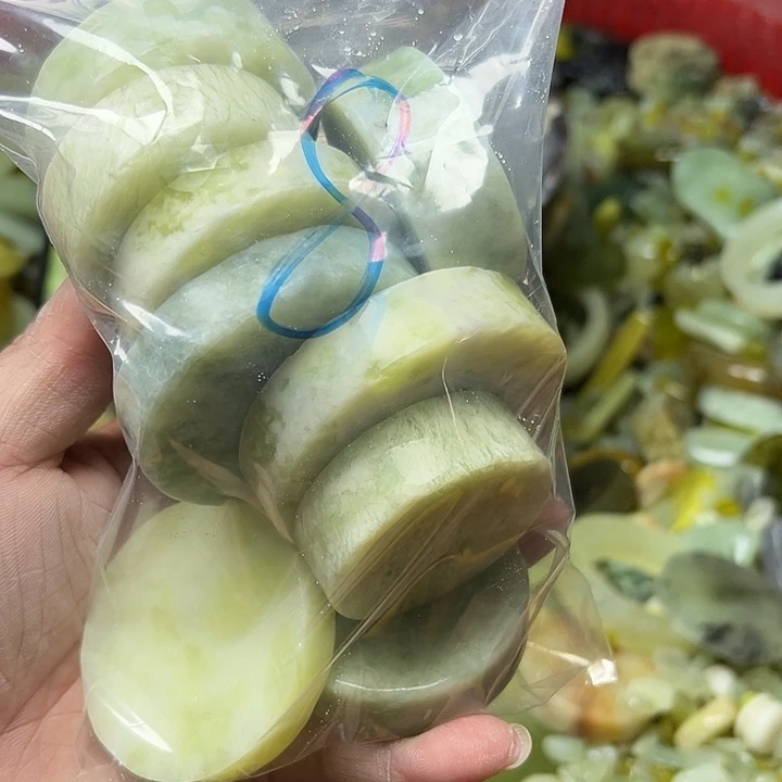 火****未镶嵌蛇纹石玉鱼缸石，盆景石