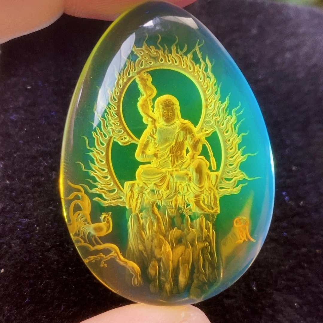 蓝珀未镶嵌颈饰蓝珀