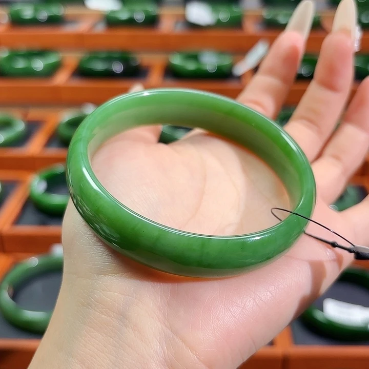 和田玉（碧玉）未镶嵌手镯