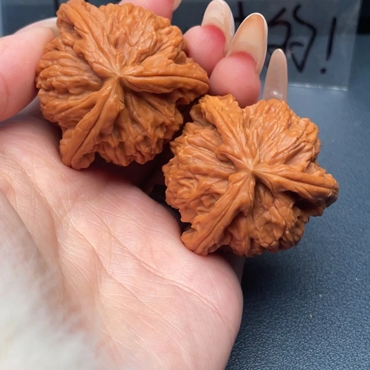 白***苦吊坠文玩核桃白狮子