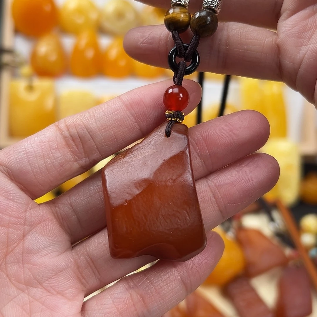 蜜蜡颈饰未镶嵌淡***?蜜蜡