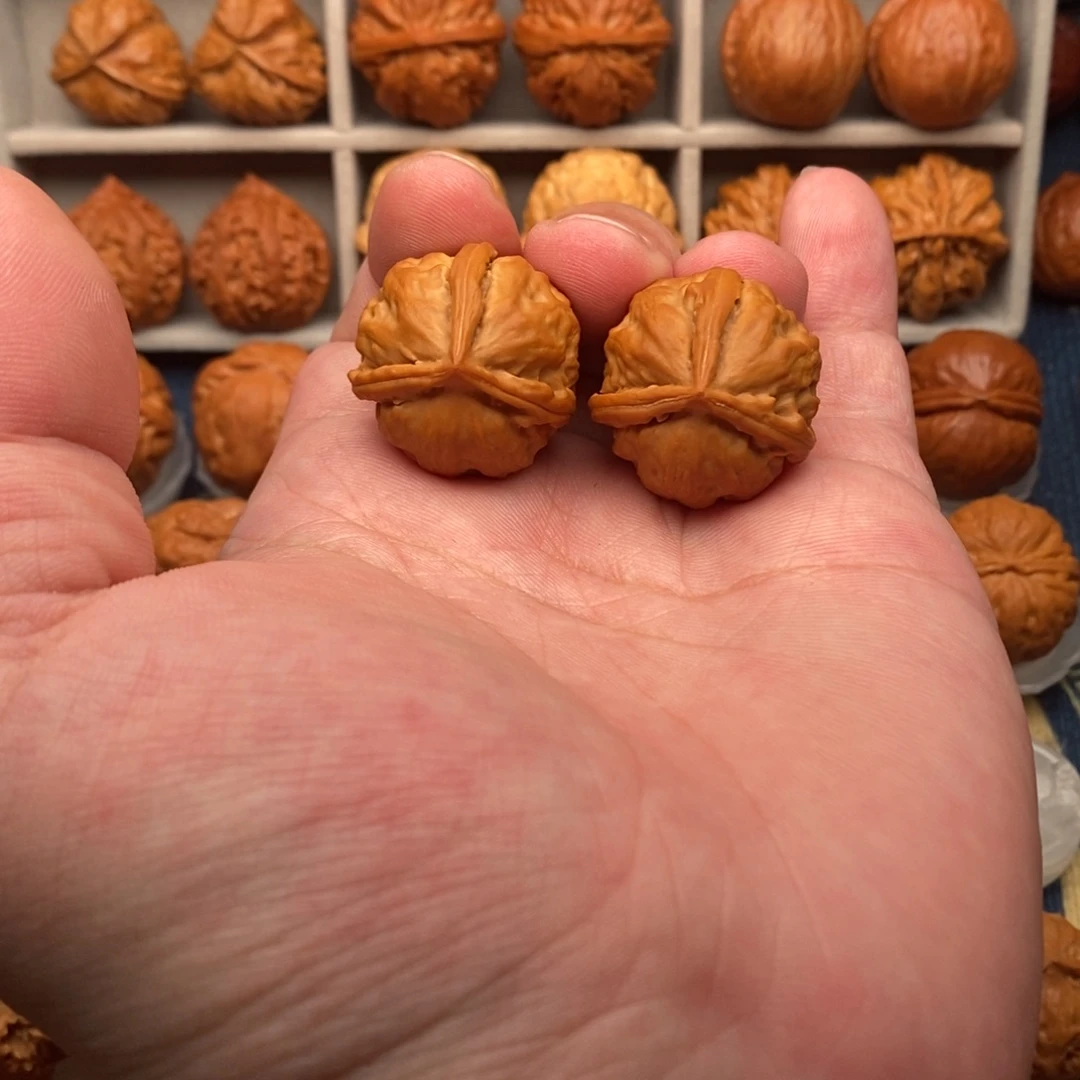 一***王把件文玩核桃三棱