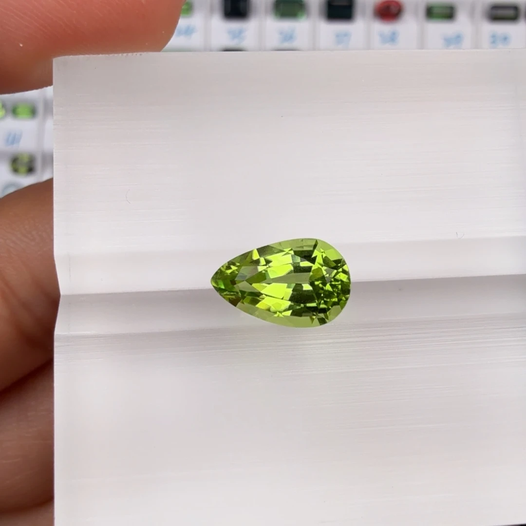 未镶嵌笔搁橄榄石天然2.84克拉