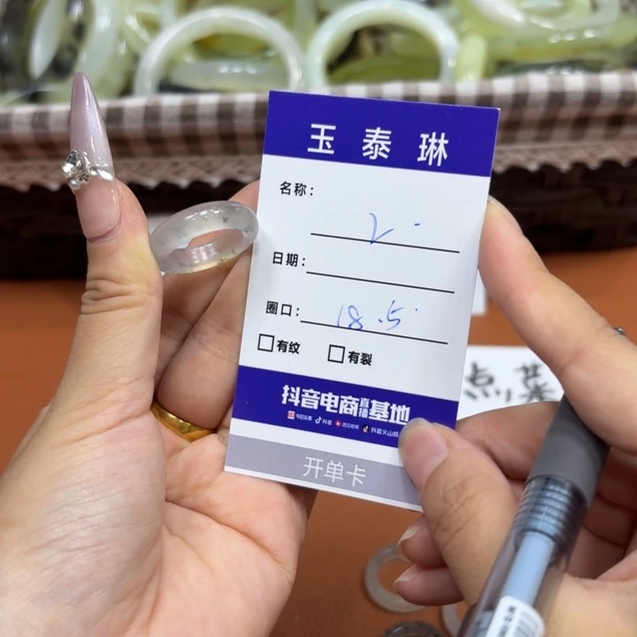 未镶嵌岫玉手镯天然