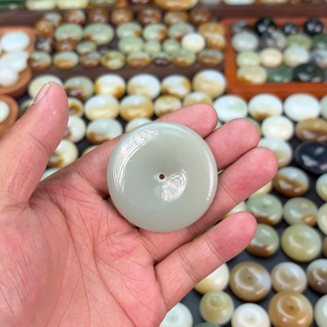 凡***渡和田玉（糖玉）未镶嵌颈饰