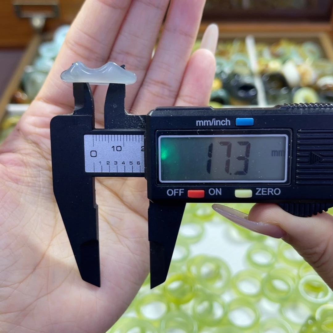 蛇纹石玉未镶嵌手镯29